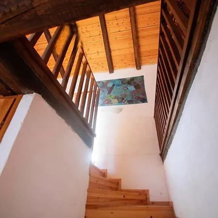 Rustic Upper Qeparo 别墅
