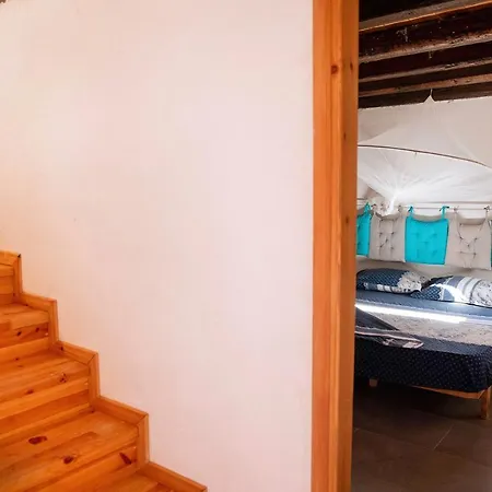 Rustic Upper Qeparo *