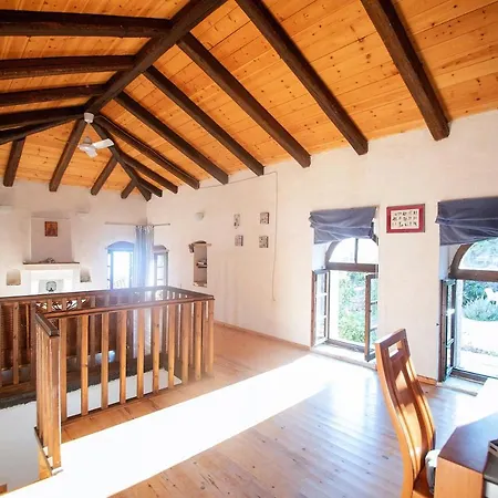 Rustic Upper Qeparo Villa *
